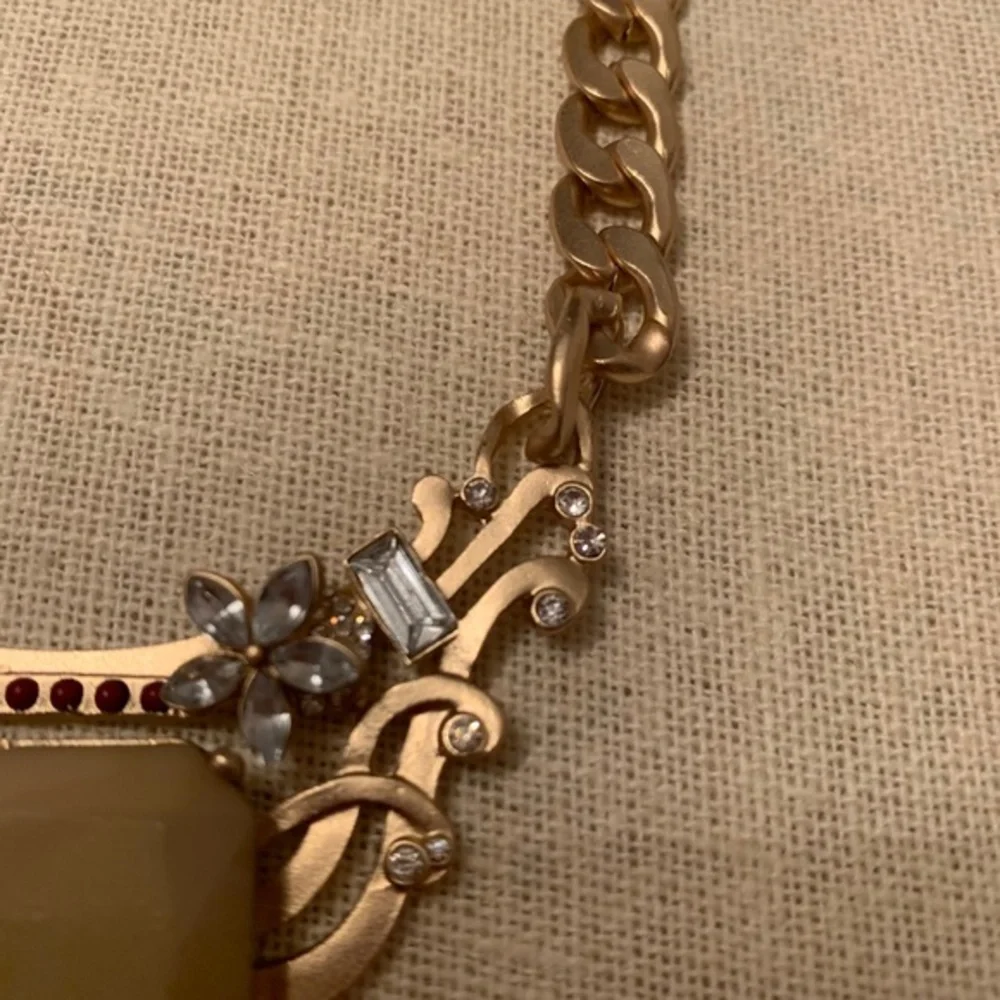 Touch Beautiful Goldtone Necklace NWOT